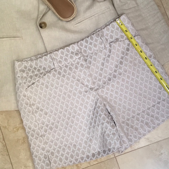 WHBM Patterned Shorts Size 4 - Picture 4 of 6